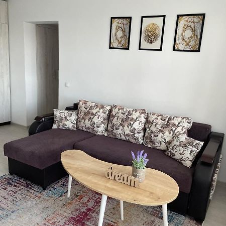 Elite Apartment Targoviste Exteriör bild