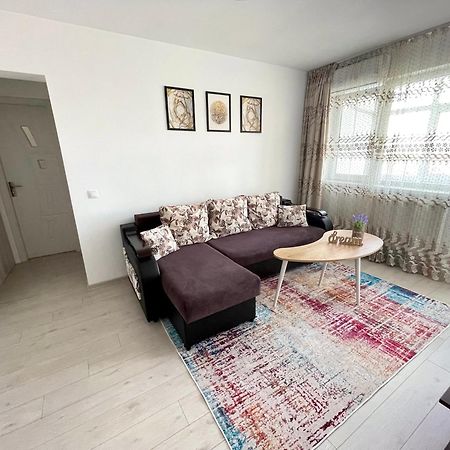 Elite Apartment Targoviste Exteriör bild